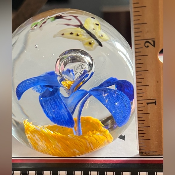 Glass Paperweight with Controlled Bubble and Flower - Picture 14 of 16